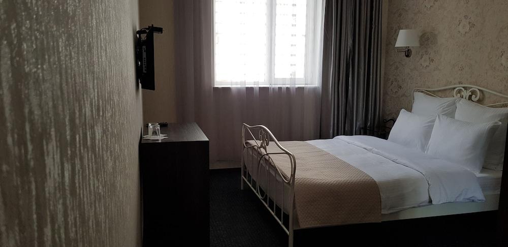 Redline Hotel Tbilisi Buitenkant foto