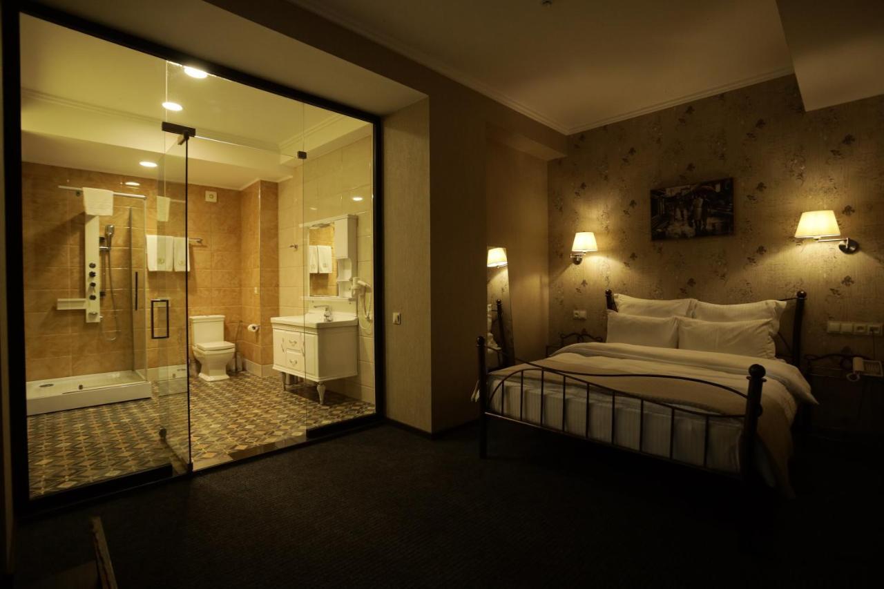 Redline Hotel Tbilisi Buitenkant foto