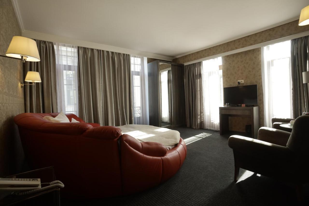 Redline Hotel Tbilisi Buitenkant foto