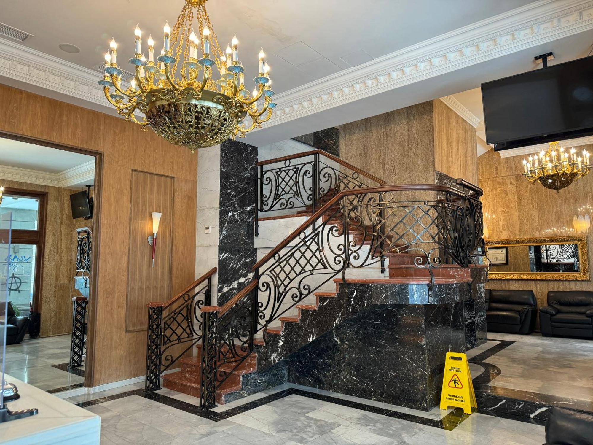 Redline Hotel Tbilisi Buitenkant foto