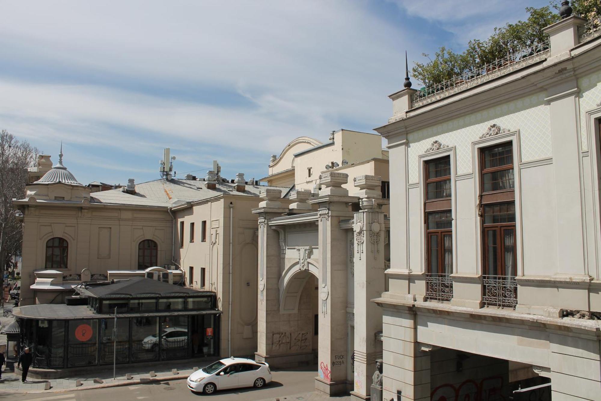 Redline Hotel Tbilisi Buitenkant foto