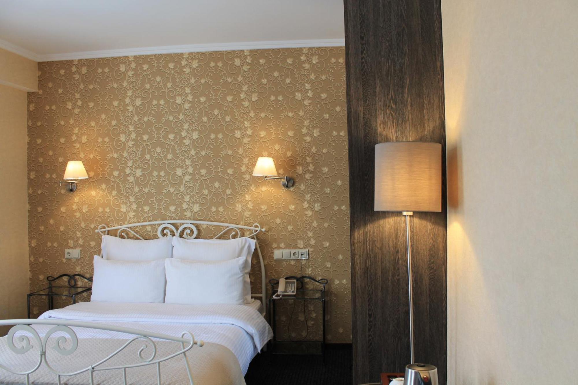 Redline Hotel Tbilisi Buitenkant foto