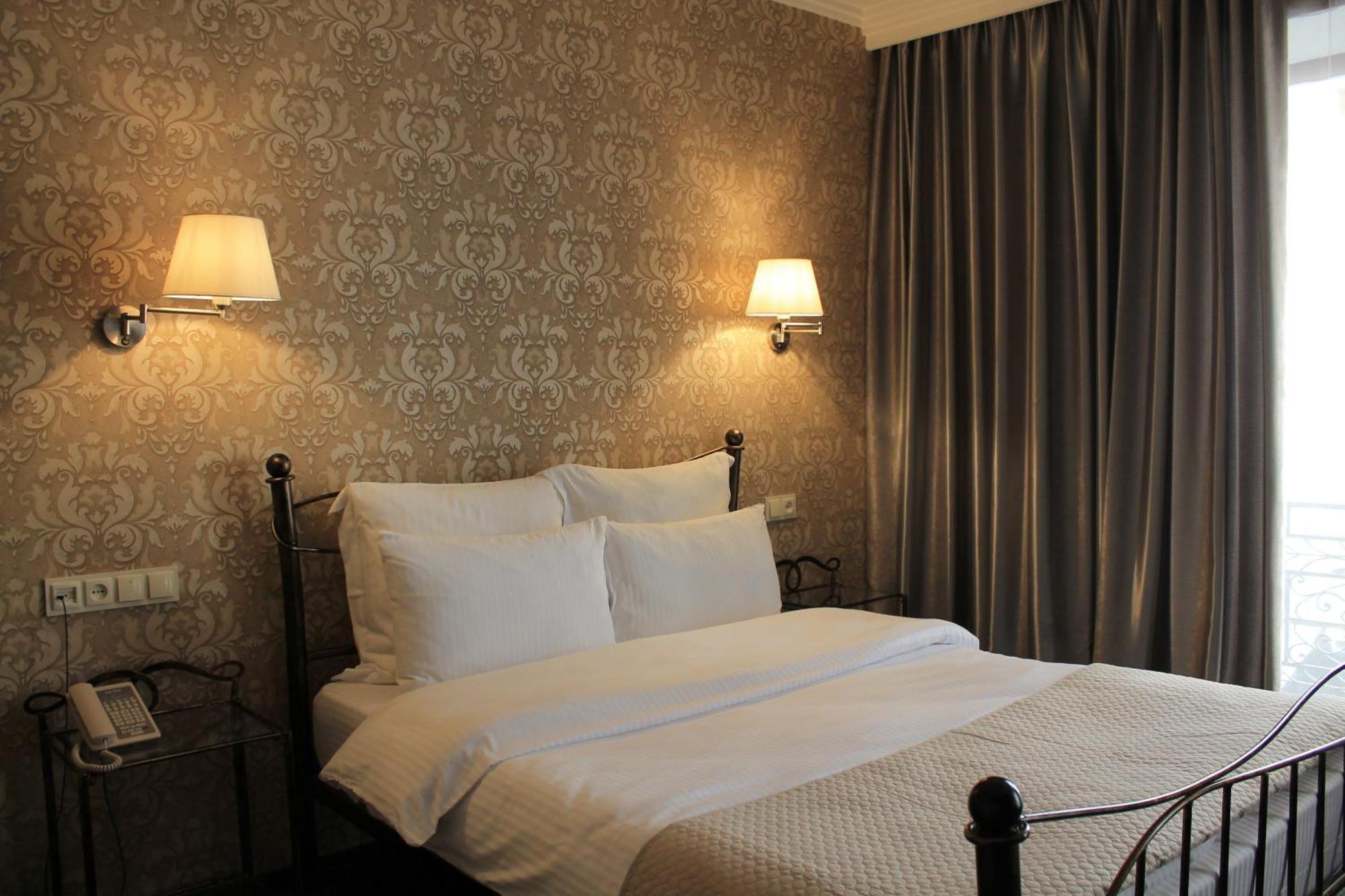 Redline Hotel Tbilisi Buitenkant foto
