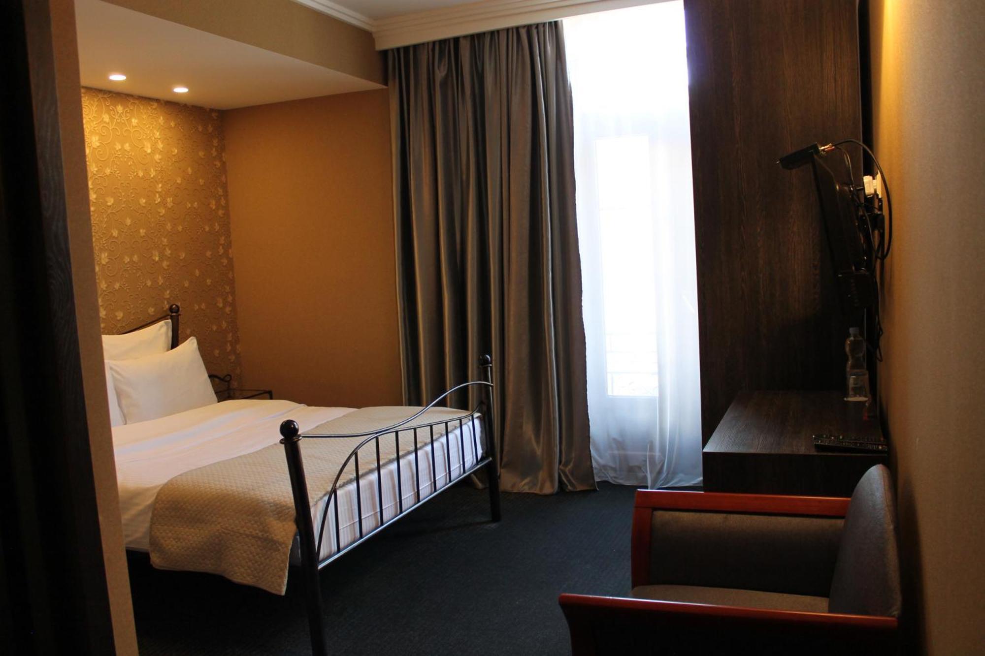 Redline Hotel Tbilisi Buitenkant foto