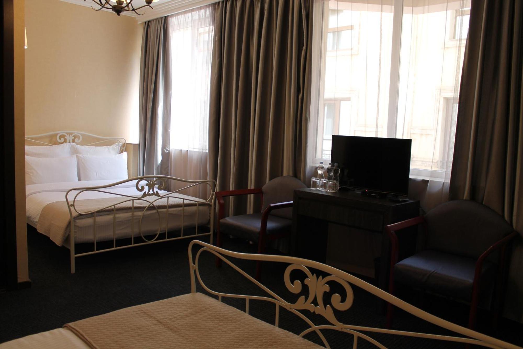 Redline Hotel Tbilisi Buitenkant foto