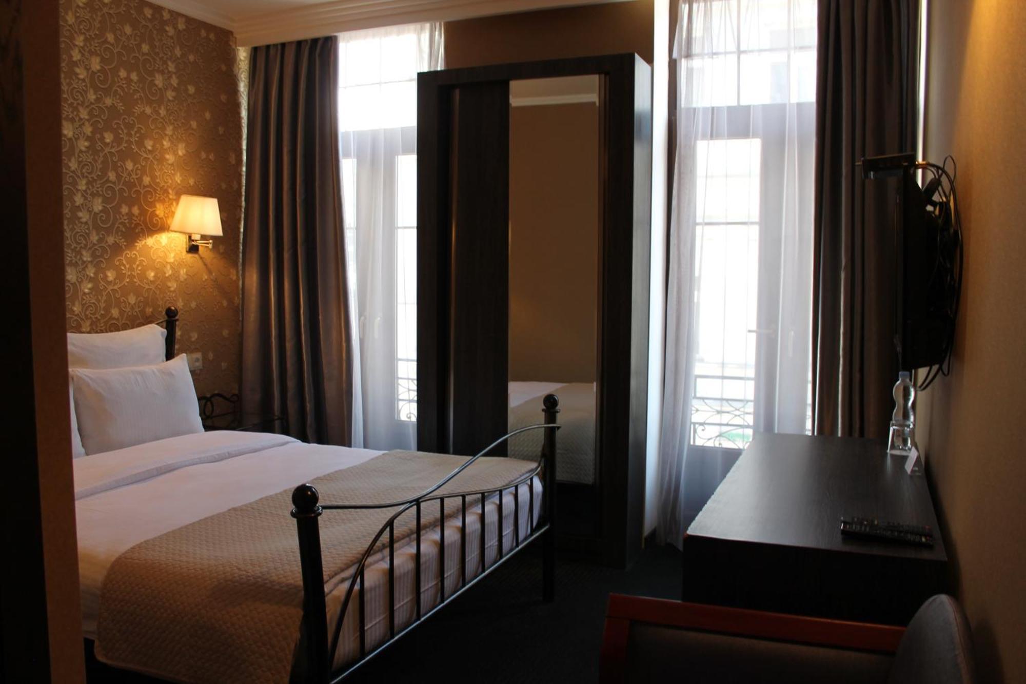 Redline Hotel Tbilisi Buitenkant foto