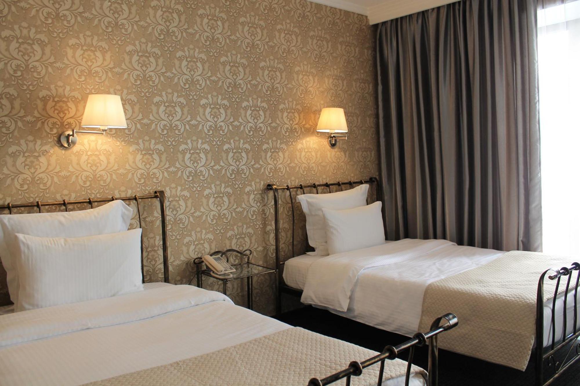 Redline Hotel Tbilisi Buitenkant foto