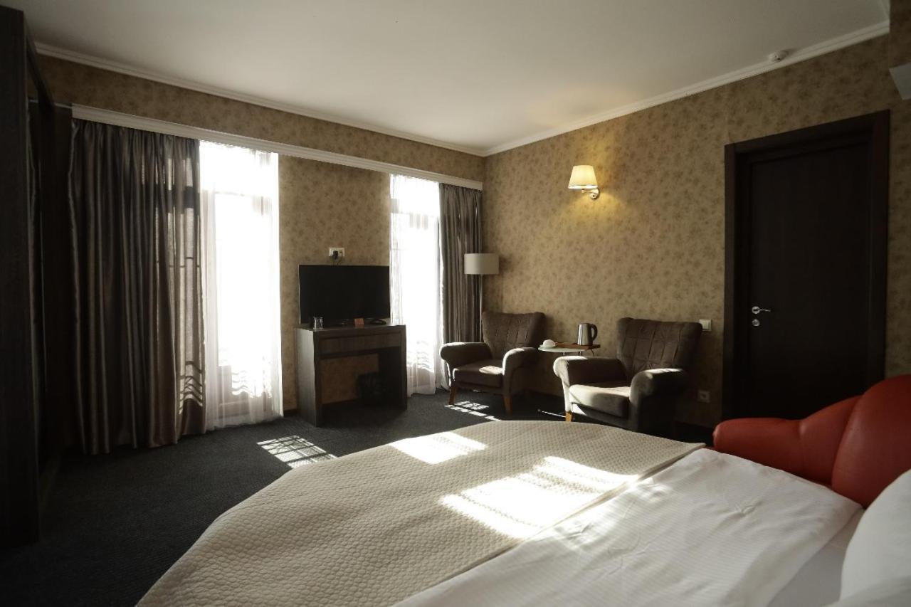 Redline Hotel Tbilisi Buitenkant foto