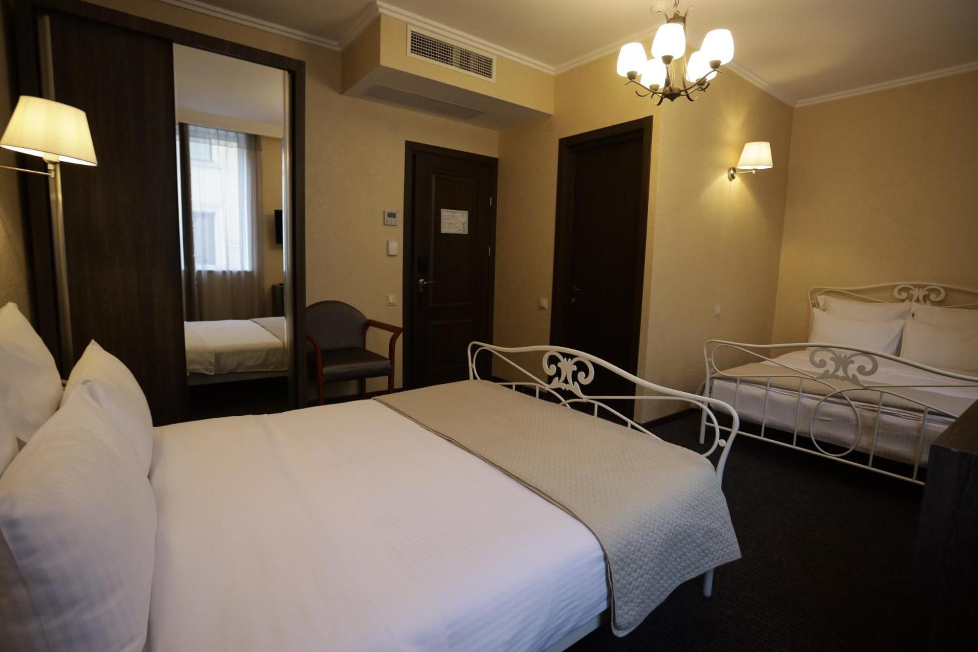 Redline Hotel Tbilisi Buitenkant foto