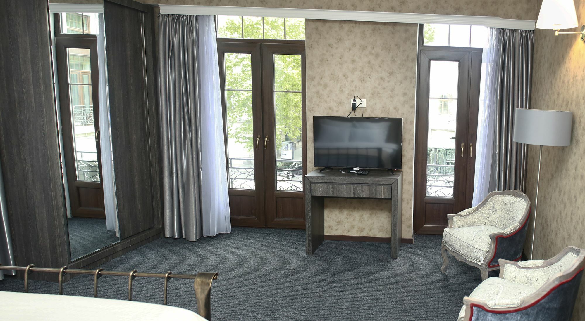 Redline Hotel Tbilisi Buitenkant foto