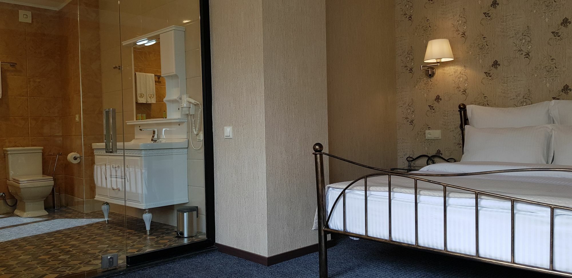 Redline Hotel Tbilisi Buitenkant foto